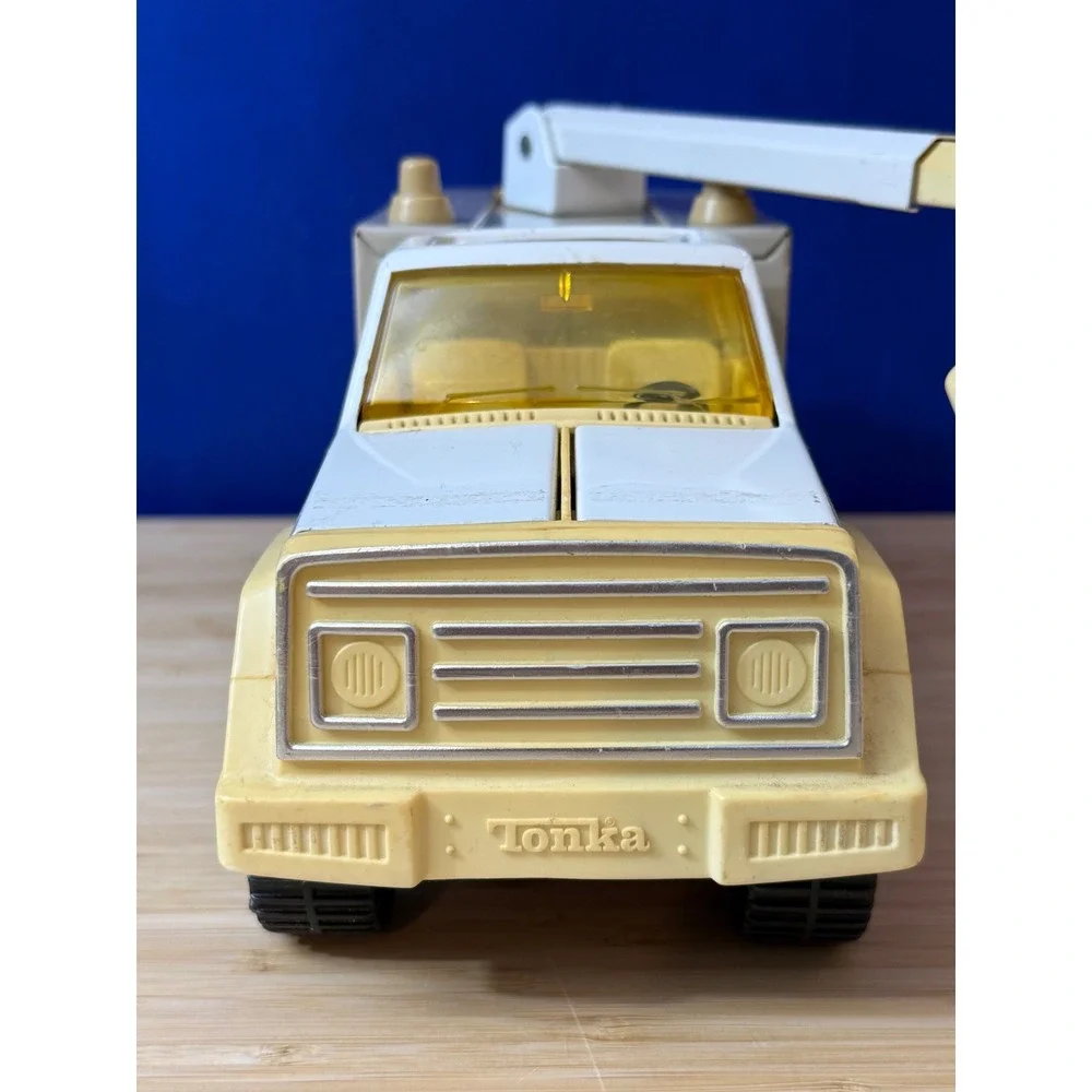Vintage Tonka Bell System Utility Bucket Truck Pressed Steel Toy White Tan
